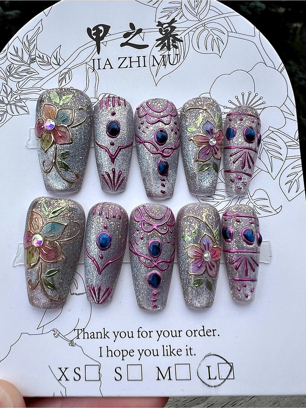 Jia Zhi Mu Handmade Glitter Floral Press-On Nails with rhinestones
